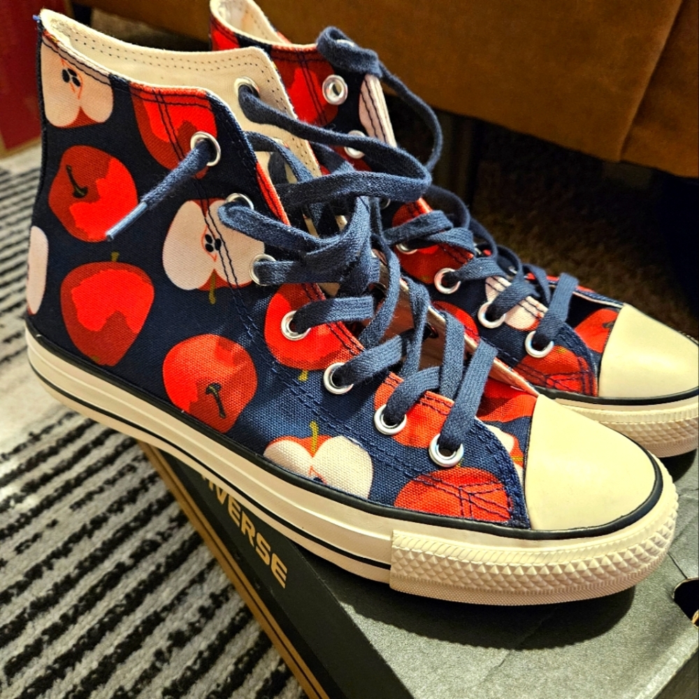 Apple Converse